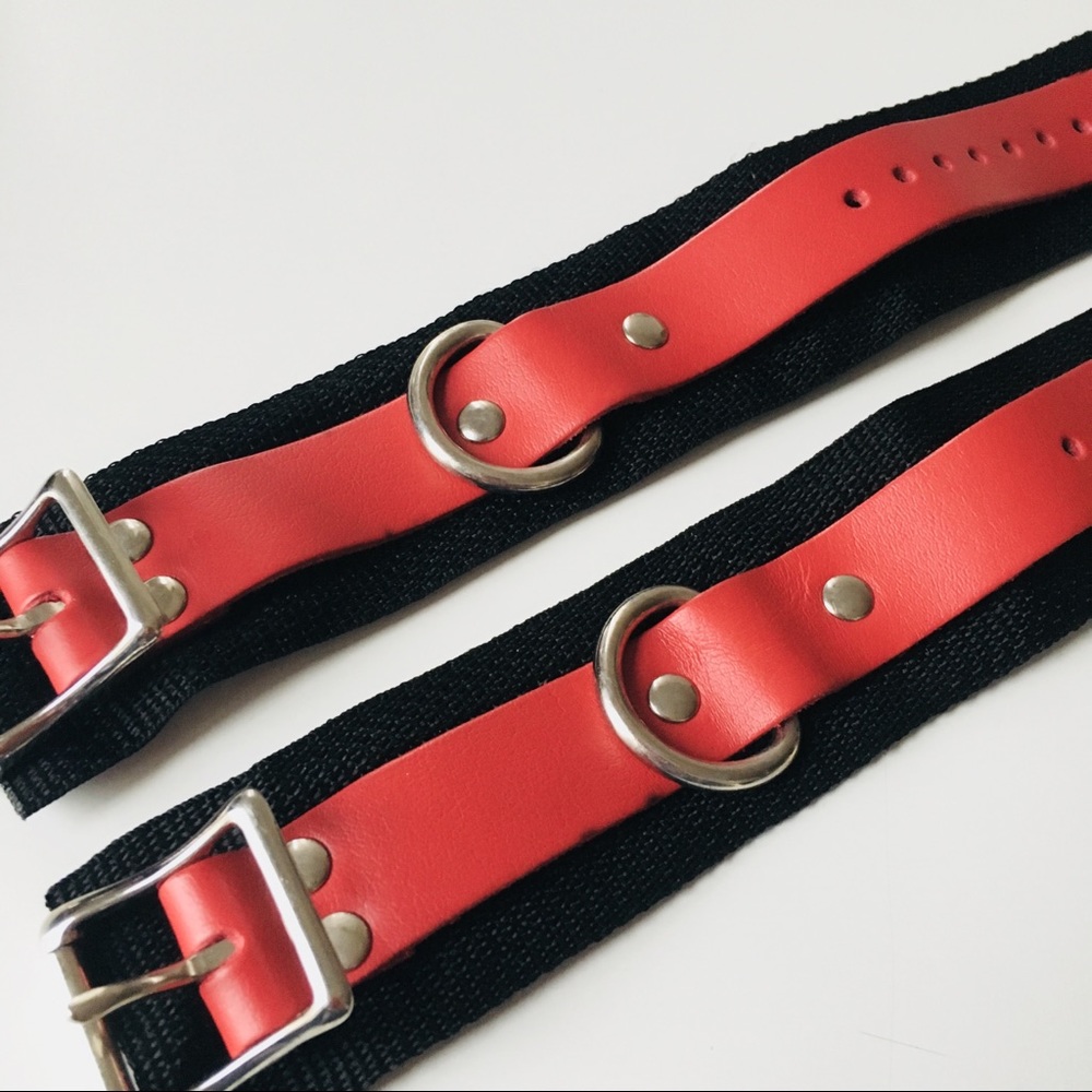 RED LEATHER CUFFS - Picture 2 of 5